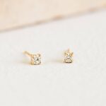 aria-diamond-earrings-ldm-14k-yg-3mm-model_6c6cd726-92cd-4904-97c9-903037f27737