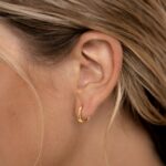 keira-18-amelia-square-huggie-earrings-gv-lookbook-31-2